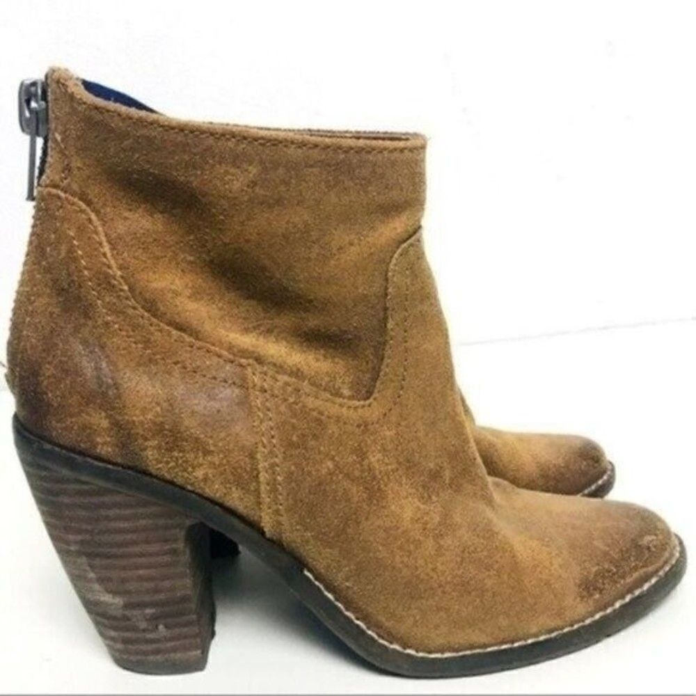 Dolce Vita womans brown distressed suede heeled boos 6 BoxÑ